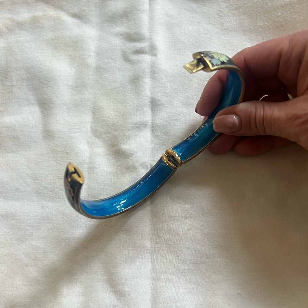 Vintage Elegant Floral Cliosinne’ Bangle Bracelet - Picture 2 of 5